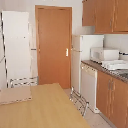 Beautiful Two Bedroom With Garage 公寓