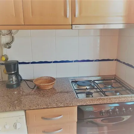 Beautiful Two Bedroom With Garage *