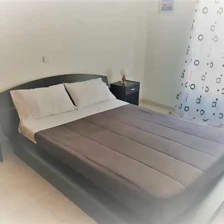 Beautiful Two Bedroom With Garage