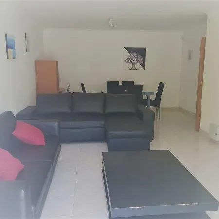 Apartmán Beautiful Two Bedroom With Garage