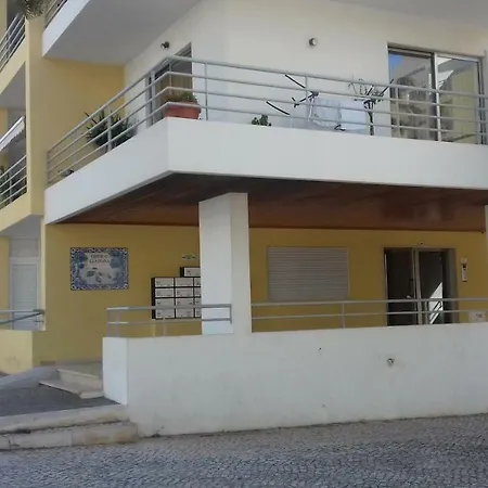 Beautiful Two Bedroom With Garage *